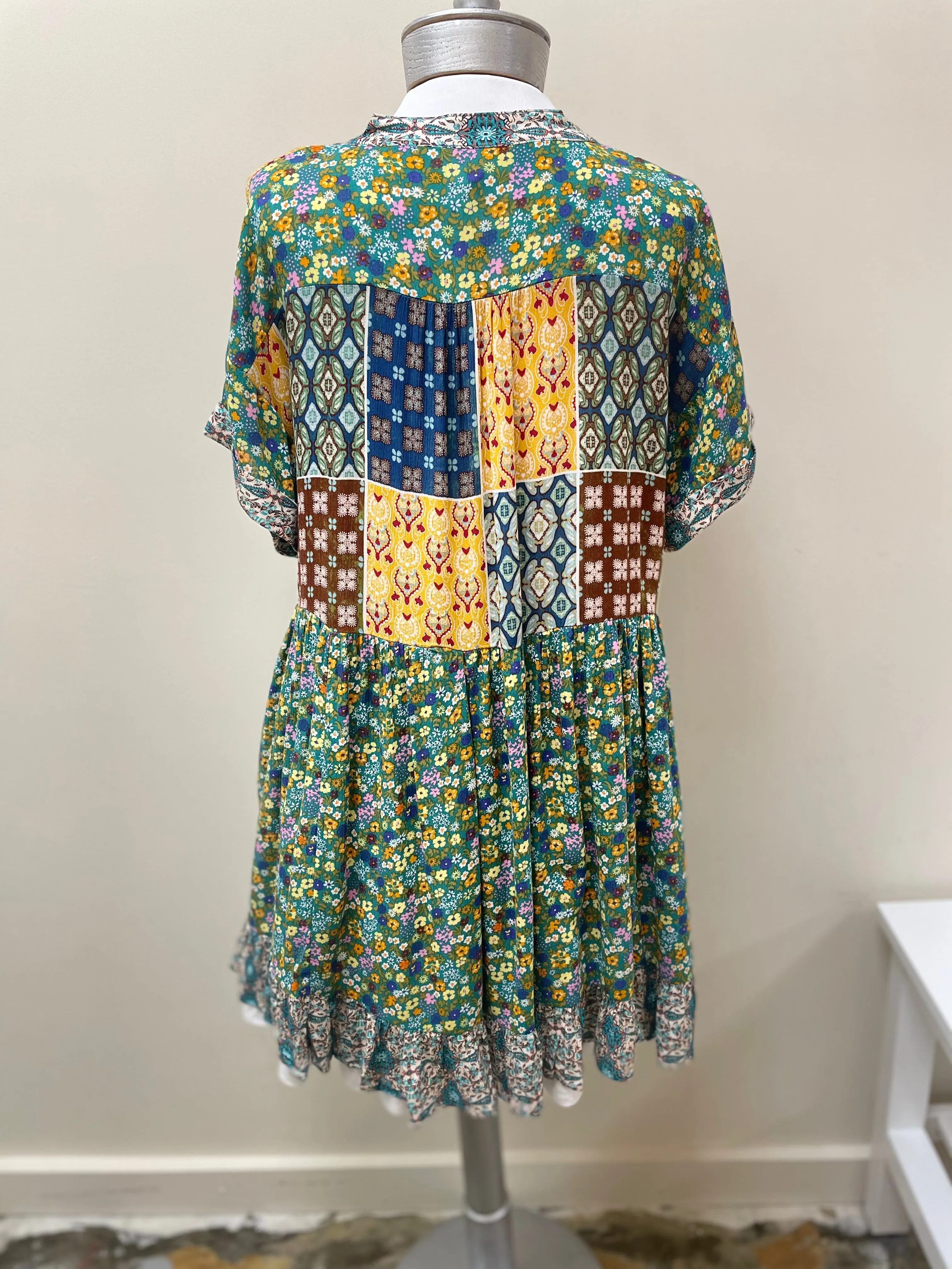 Easel Short Sleeve Flowy Multi Print Tunic Top ED18569