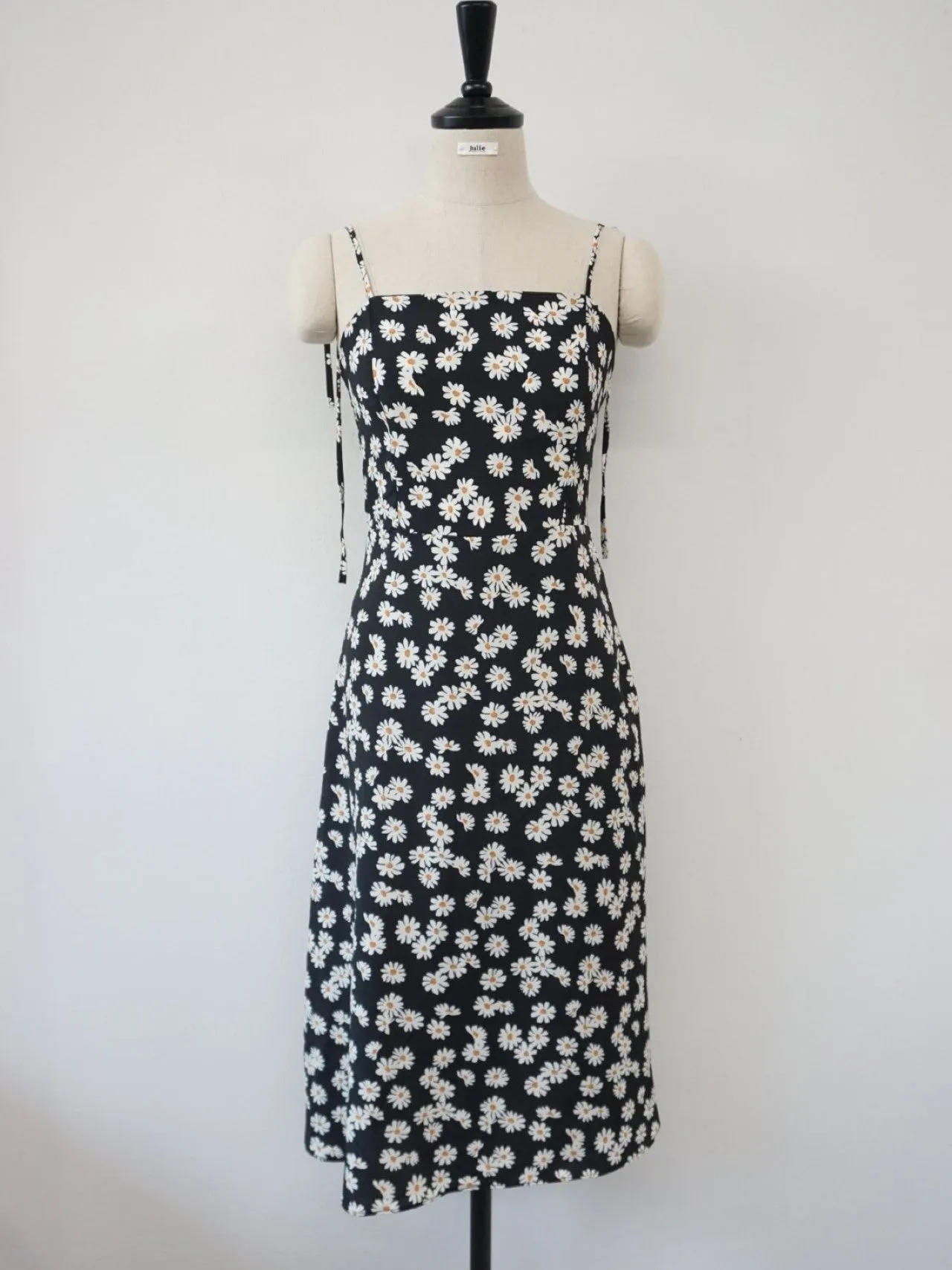 SHOESTRING STRAP FLORAL DRESS