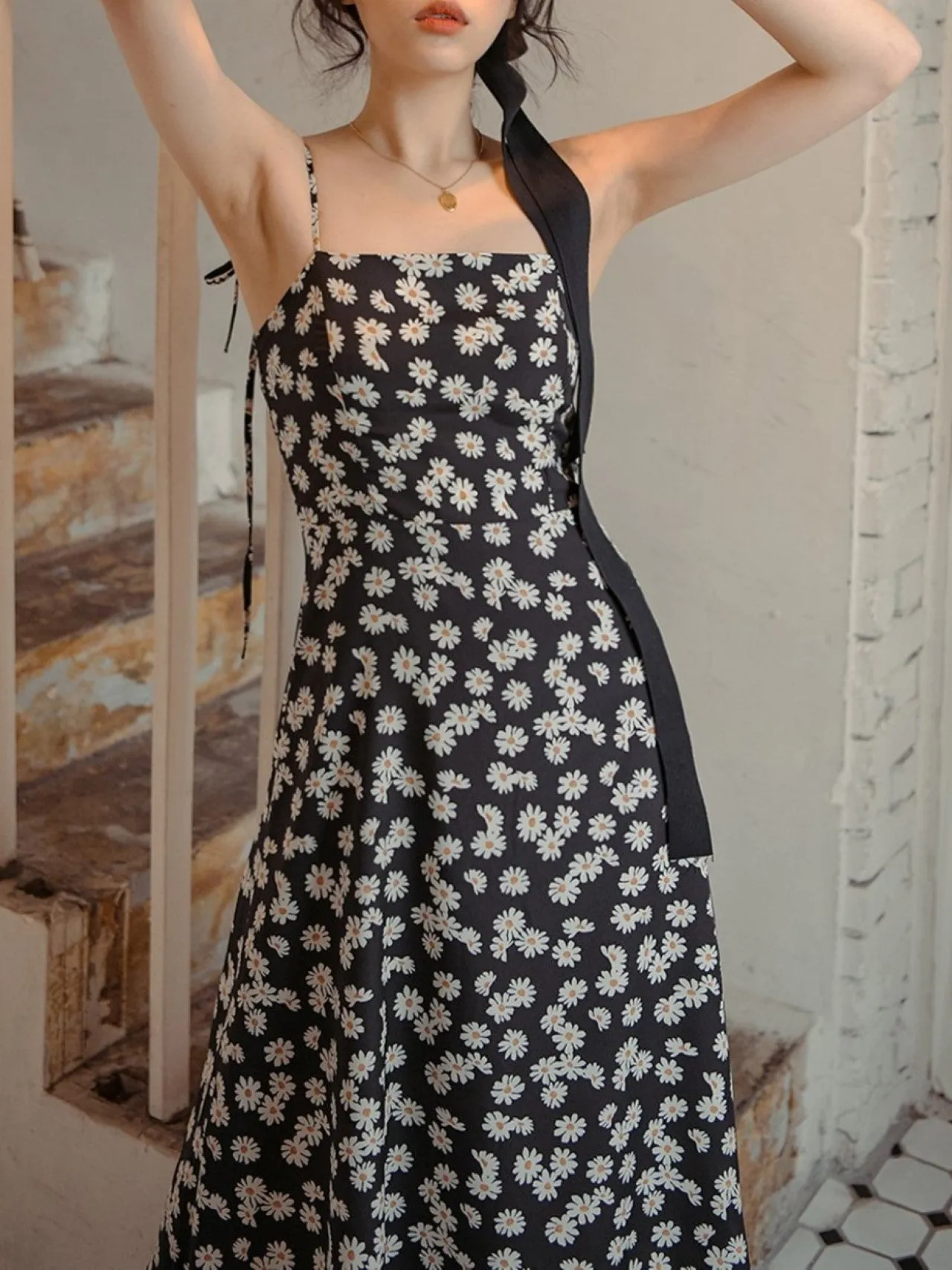 SHOESTRING STRAP FLORAL DRESS